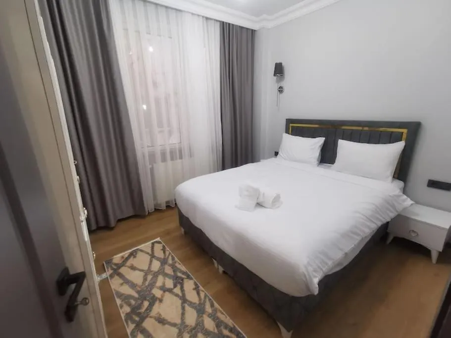 Holiday 5 4 Sisli 3 Istanbul 0*,  Turkey